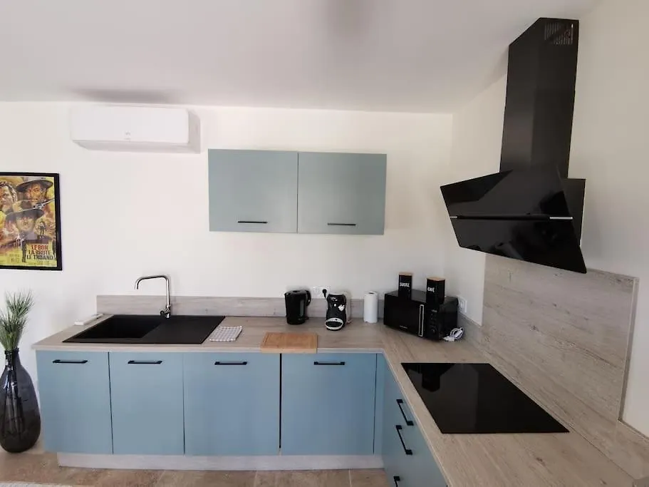 Maison En Campagne Avignon 0*,